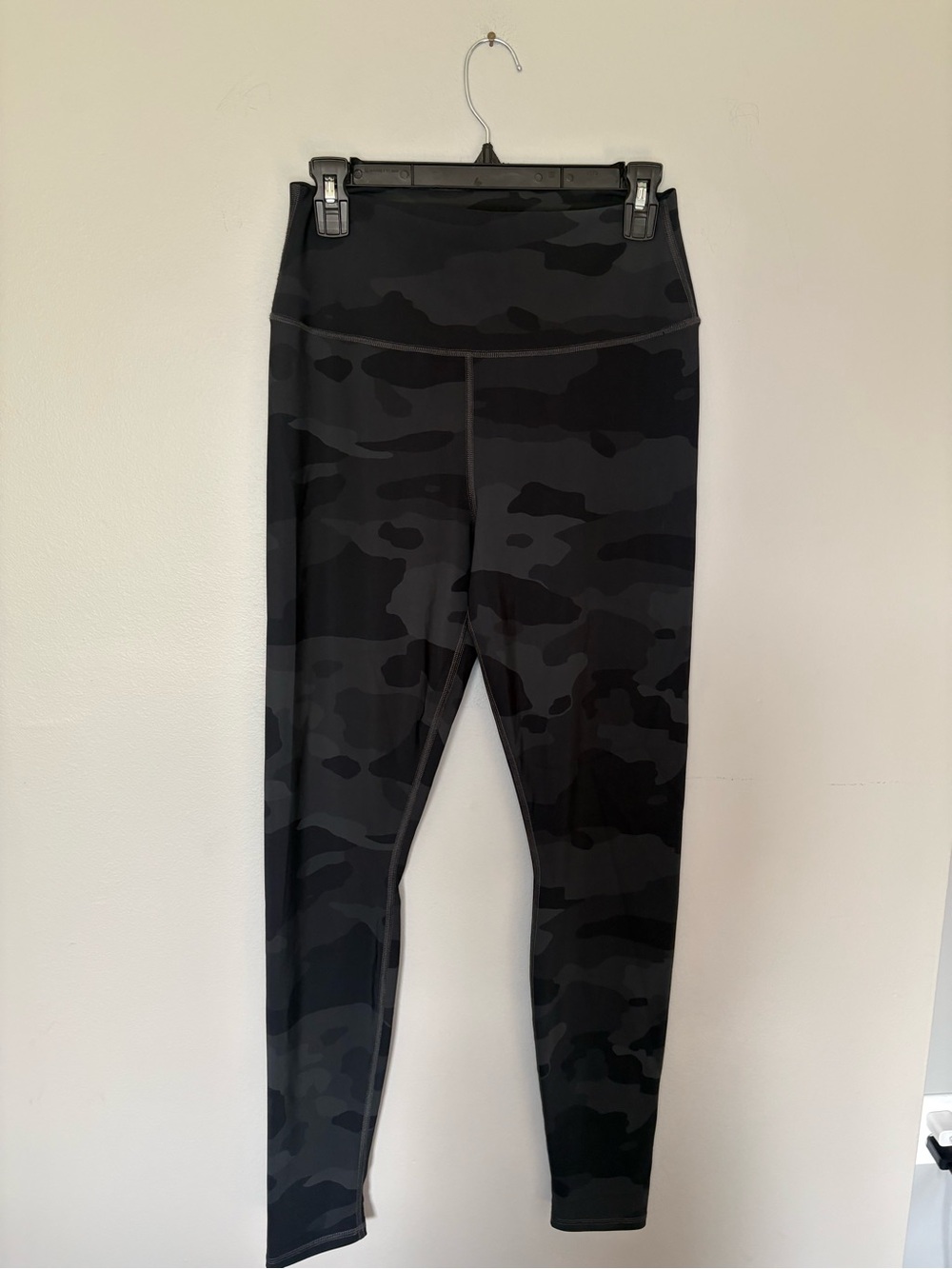 ALO Yoga Black and Dark Gray Camo Leggings